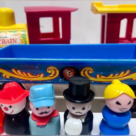 FISHER-PRICE- LITTLE PEOPLE VINTAGE CIRCUS TRAIN SET w 5 Figures & 3 Animals 🦁🐻🦧 - Picture 5 of 6